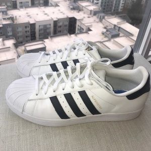 Like New-White Adidas All Stars